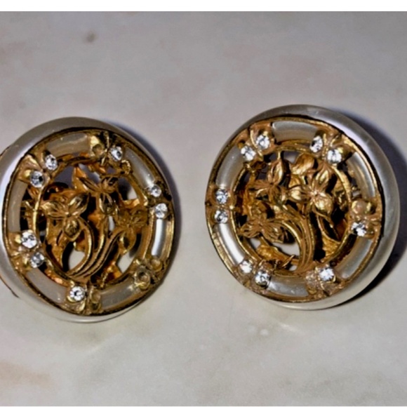 Vintage Miriam Haskell Clip-On Screw Round Earrings Pearl Gold Rhinestones 1 in. - Picture 1 of 4